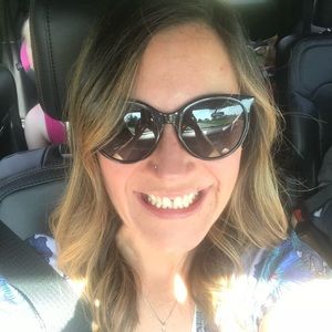 Meet your Posher, Cassandra